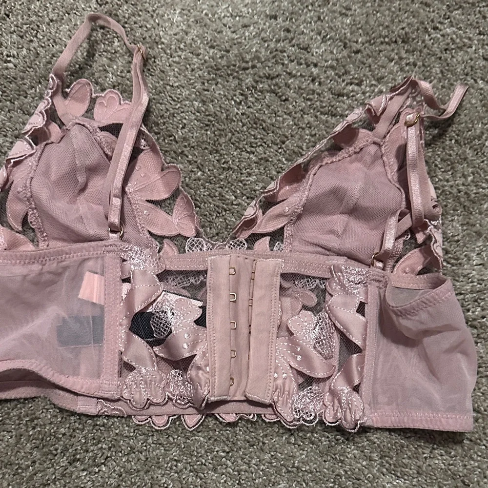 VS Elegant Pink Lace Bralette